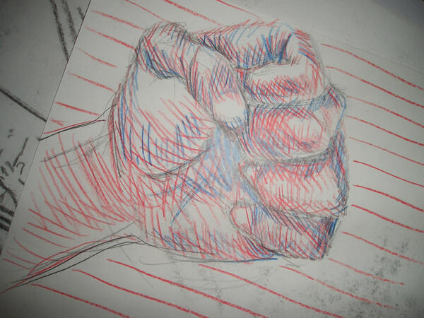 un poing au crayons